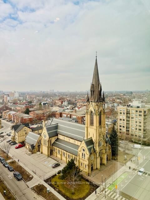 Property Photo:  111 Bathurst Street 1203  ON M5V 0M9 