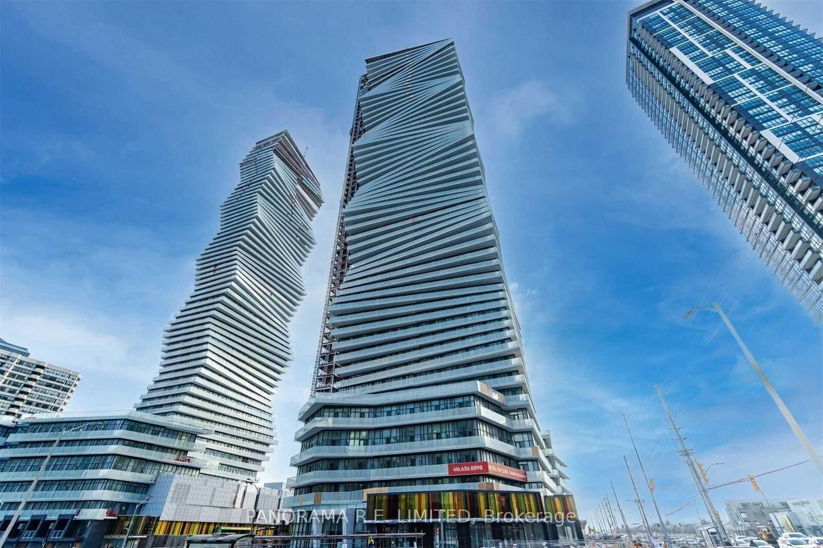 Property Photo:  3900 Confederation Parkway 2804  ON L5B 0M3 