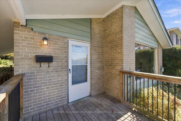 Property Photo:  867 Chapleau Drive  ON L1W 1P6 