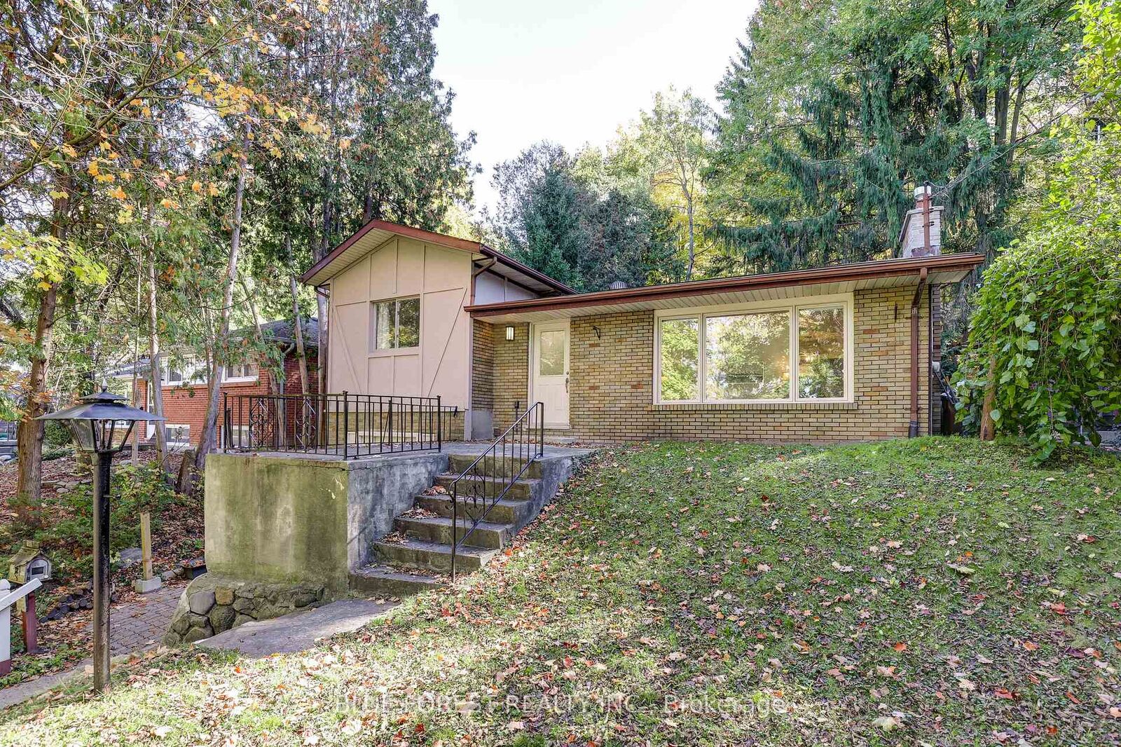 Property Photo:  786 Springbank Drive  ON N6K 1A4 
