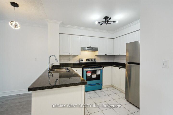 Property Photo:  1 Hycrest Avenue 203  ON M2N 6V8 