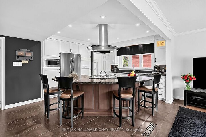 Property Photo:  23 Marion Crescent  ON L4M 2L4 