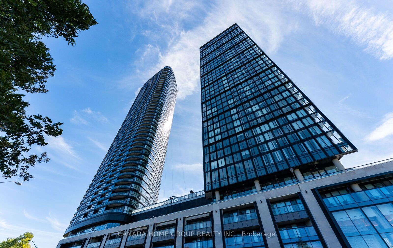 Property Photo:  575 Bloor Street E 3405  ON M4W 0B2 