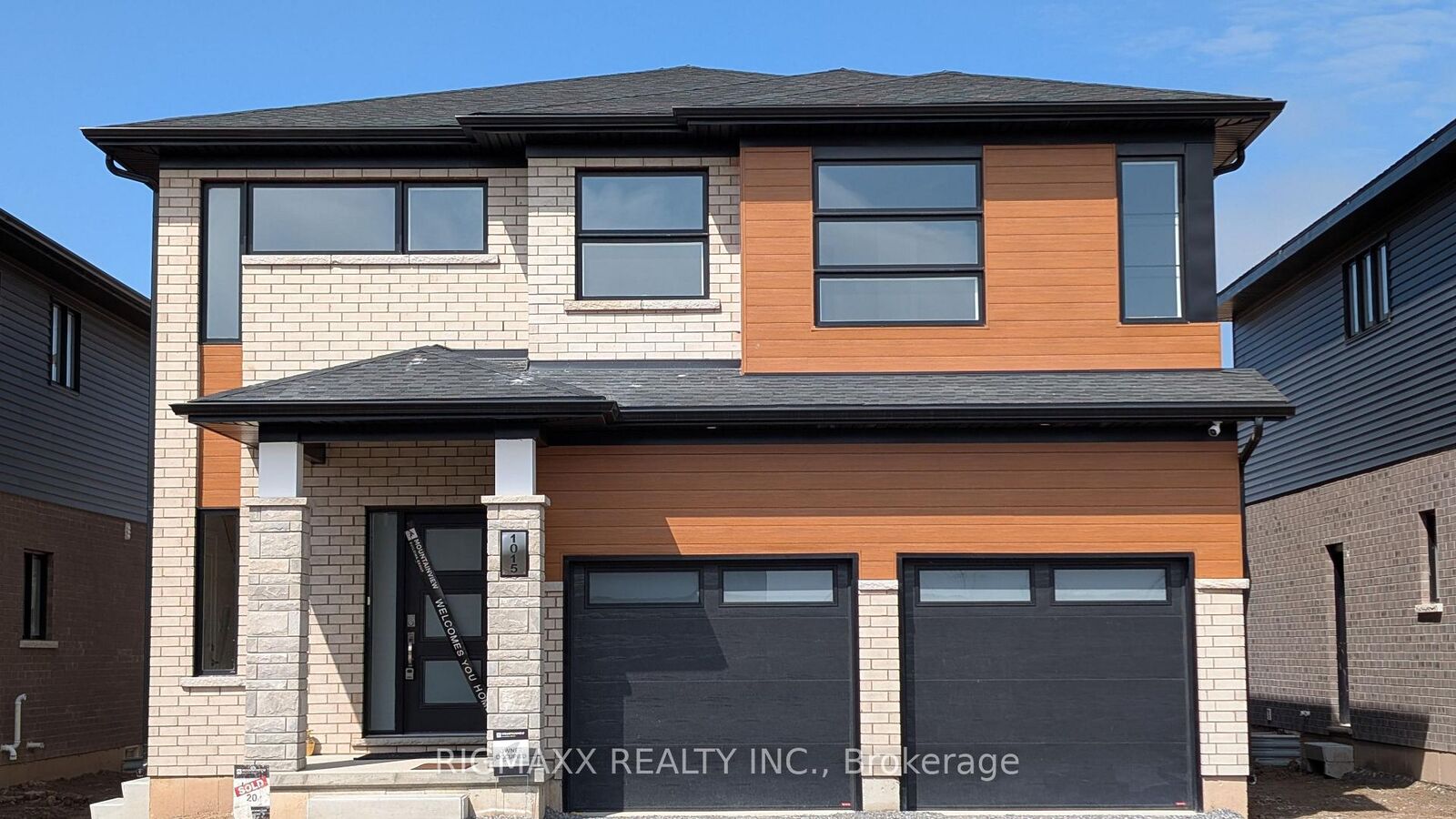 Property Photo:  1015 Alliston Avenue  ON L2A 0H3 