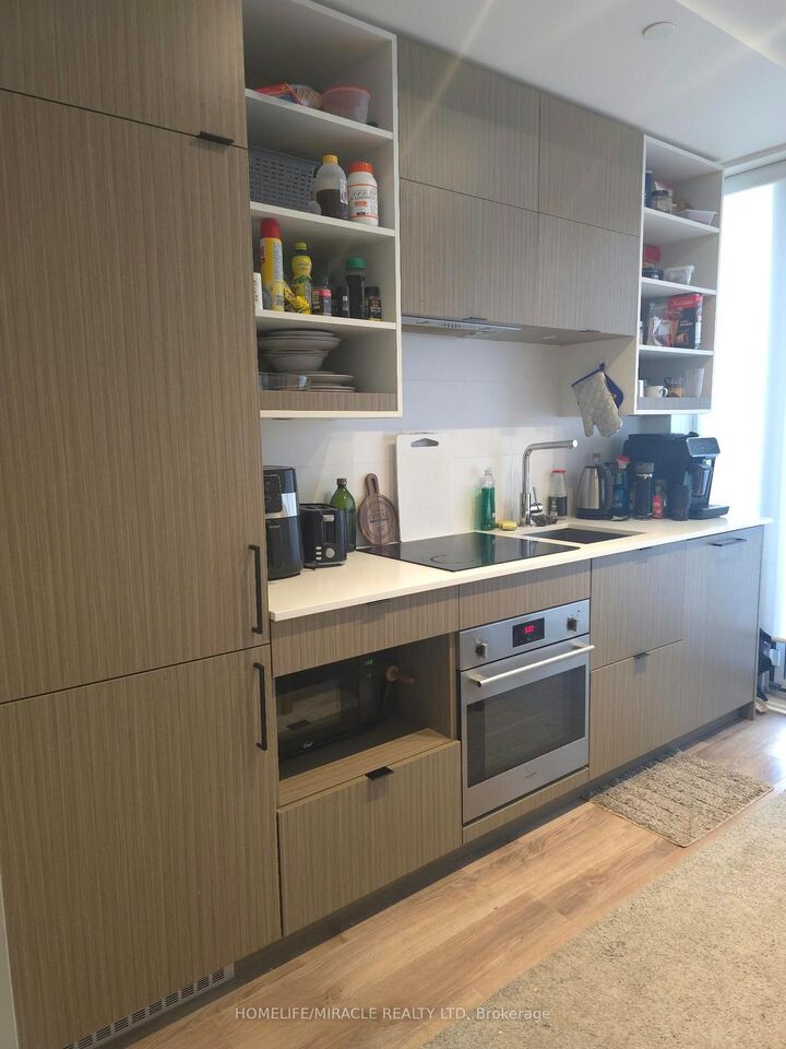 Property Photo:  20 Edward Street 918  ON M5G 0C5 