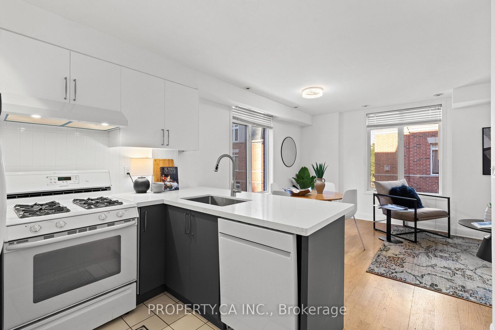 Property Photo: 415 Jarvis Street 336 ON M4Y 3C1