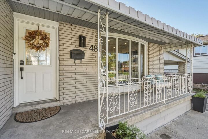 Property Photo:  48 Stoney Brook Drive  ON L8G 2X8 