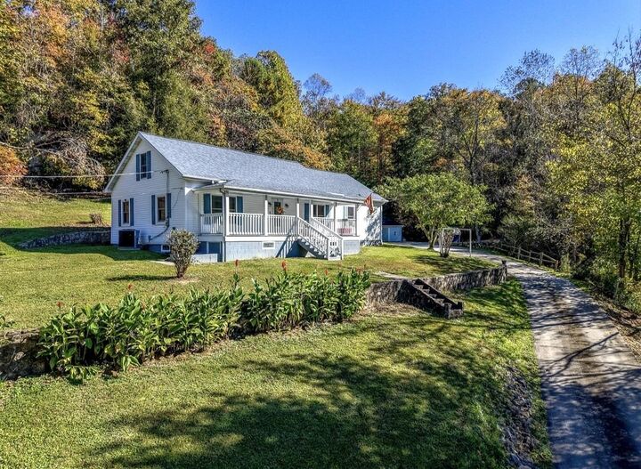 Property Photo: 387 Leadingham Loop KY 41164