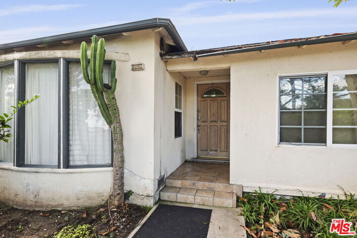 Property Photo:  8860 Horner St  CA 90035 
