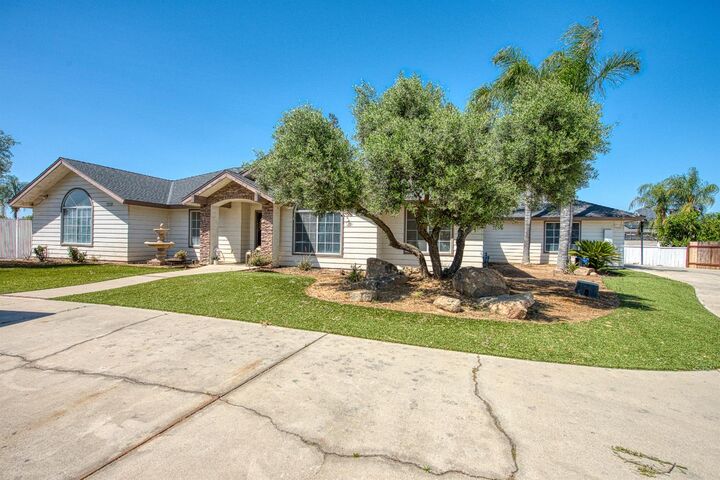 Property Photo: 5358 W Clinton Avenue CA 93722