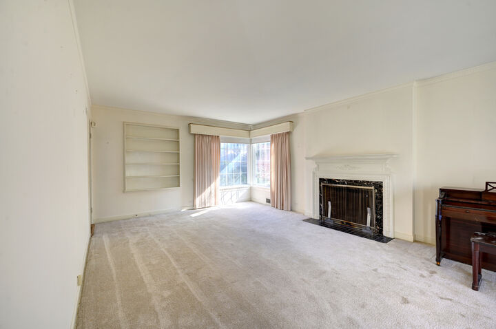 Property Photo: 7741 S Paxton Avenue IL 60649