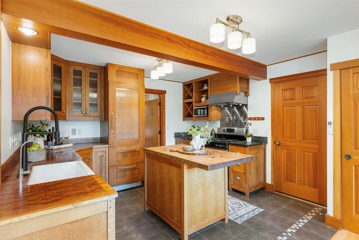 Property Photo: 10586 NE Misty Glen Way WA 98346