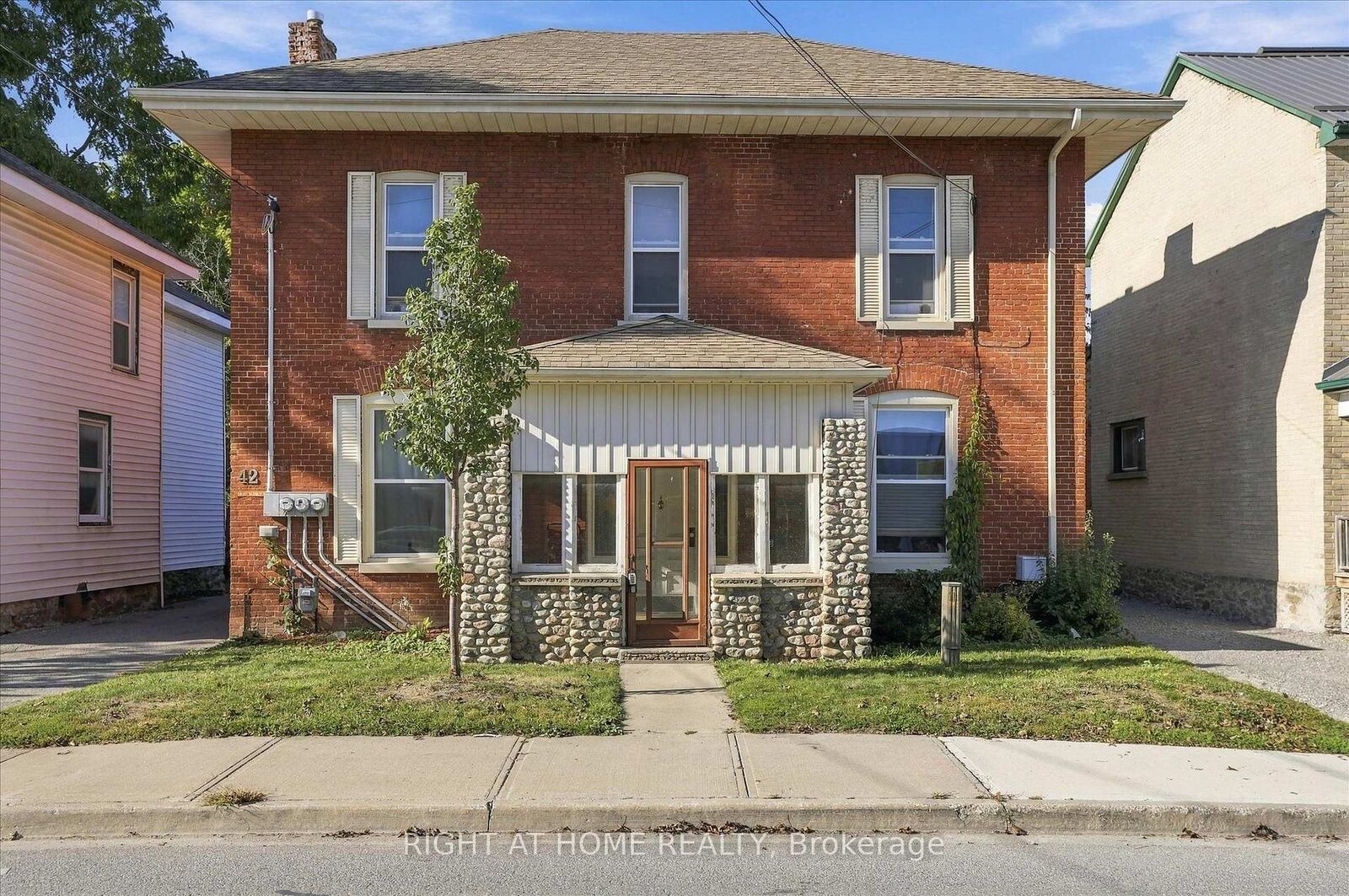 Property Photo:  42 Wellington Street  ON K9V 3N3 