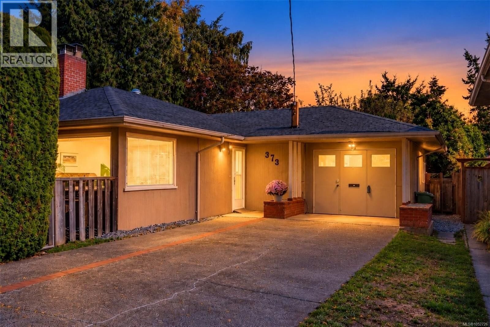 Property Photo: 373 Richmond Avenue BC V8S 3Y2