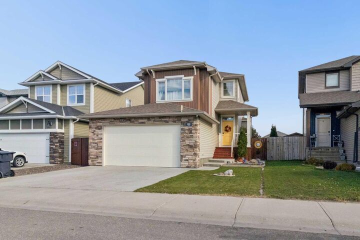 Property Photo:  923 Maydell Palmer Vista N  AB T1H 7B7 