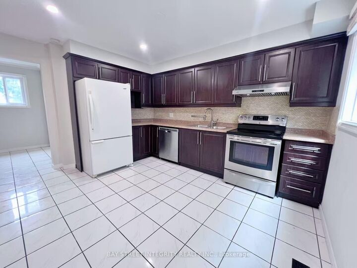Property Photo: 4073 Pavillion Court ON L5B 2V9