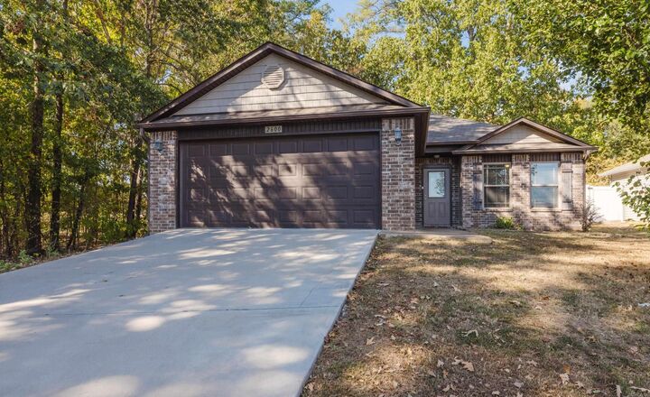 Property Photo: 2600 Chapel Creek Dr. AR 72015-9998