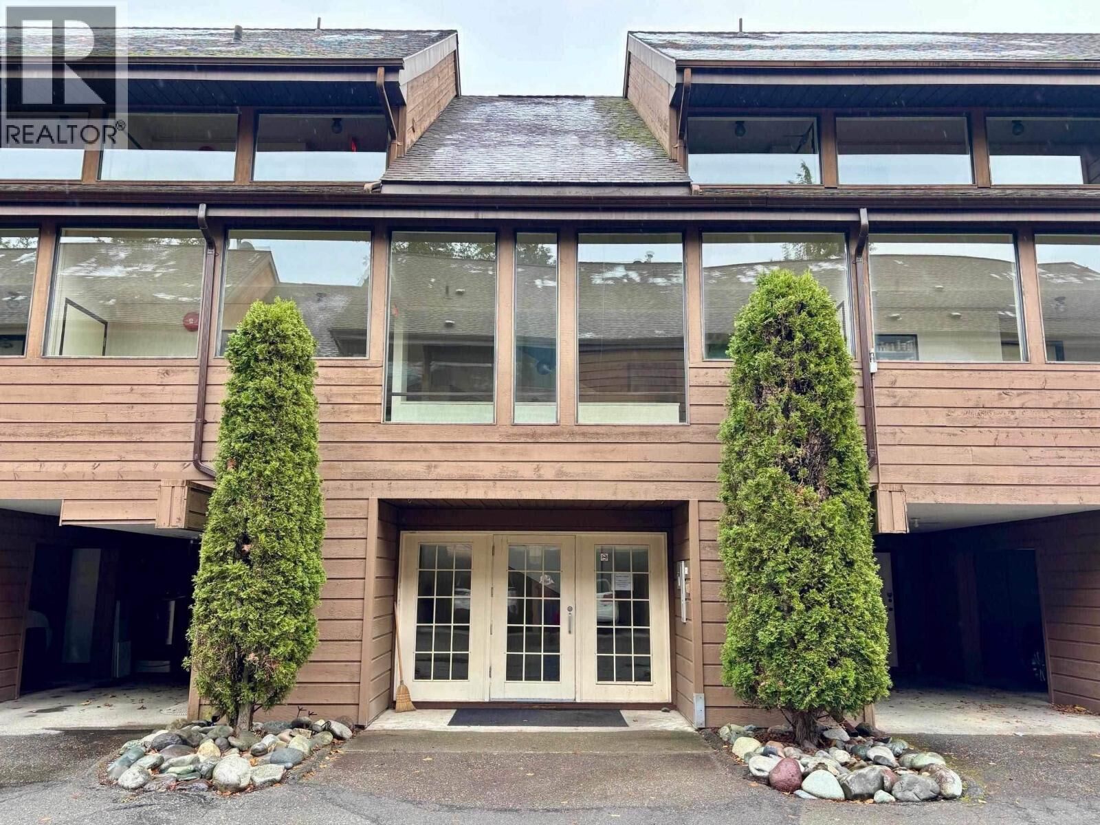 Property Photo:  4832 Lazelle Avenue 10  BC V8G 1T4 