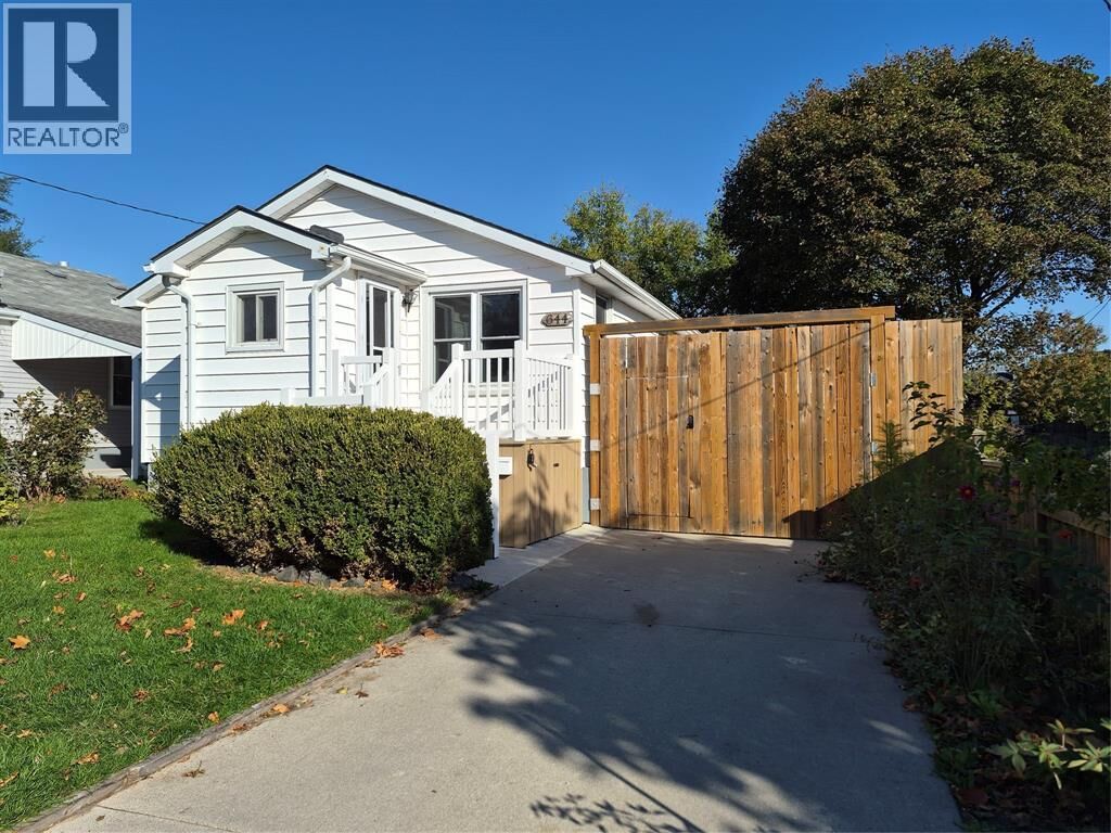 Property Photo:  644 Oxford Street  ON N7T 6Z5 