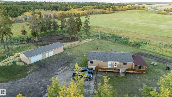 Property Photo:  59531 Range Rd 242  AB T0G 0P0 