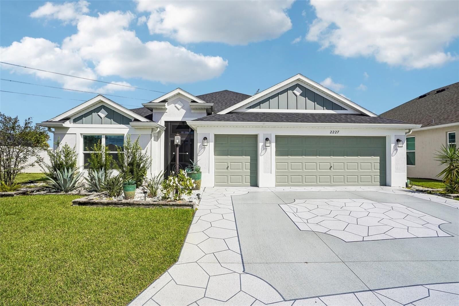 Property Photo:  2227 Landrea Loop  FL 32163 