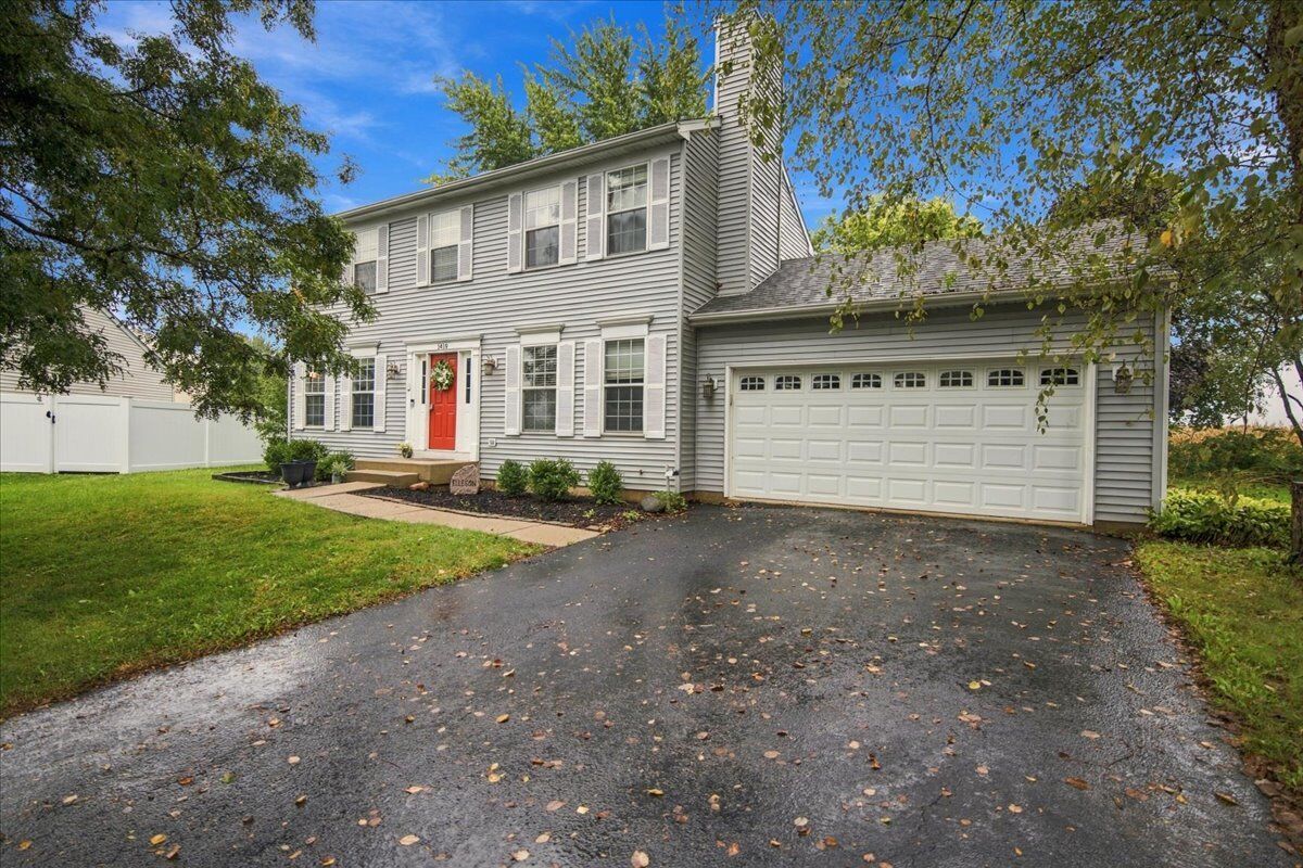 Property Photo:  1419 Chestnut Court  IL 60560 