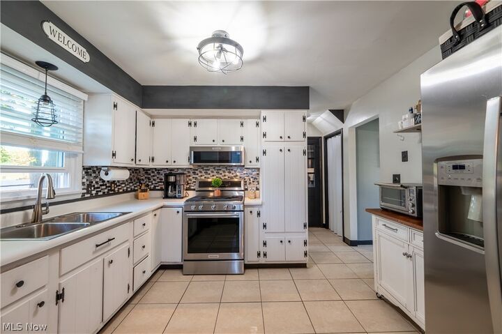 Property Photo: 3939 Nottingham Avenue OH 44511