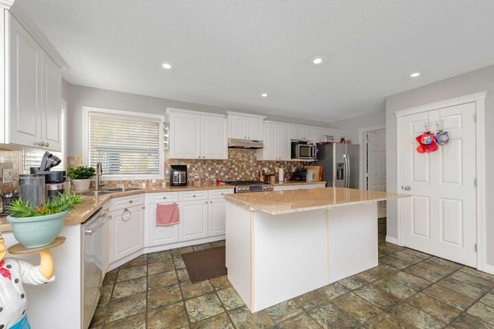 Property Photo:  249 West Lakeview Place  AB T1X 1K4 