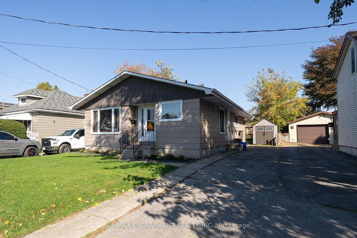 Property Photo:  30 Lida Street  ON N3S 2R2 