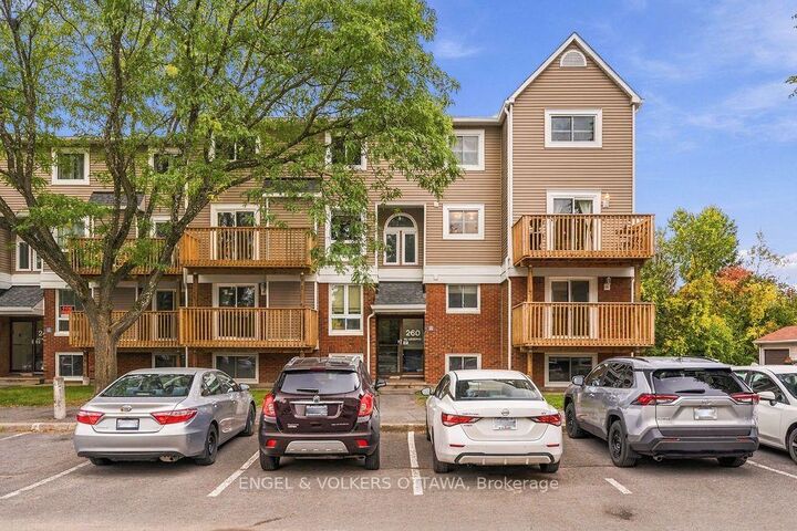 Property Photo:  260 Fenerty Court 8  ON K2L 3A7 