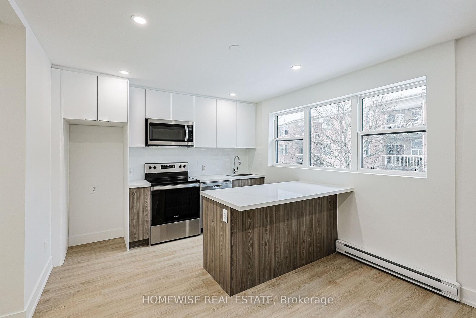 Property Photo:  100 Liberty Street N 6B  ON L1C 2M1 