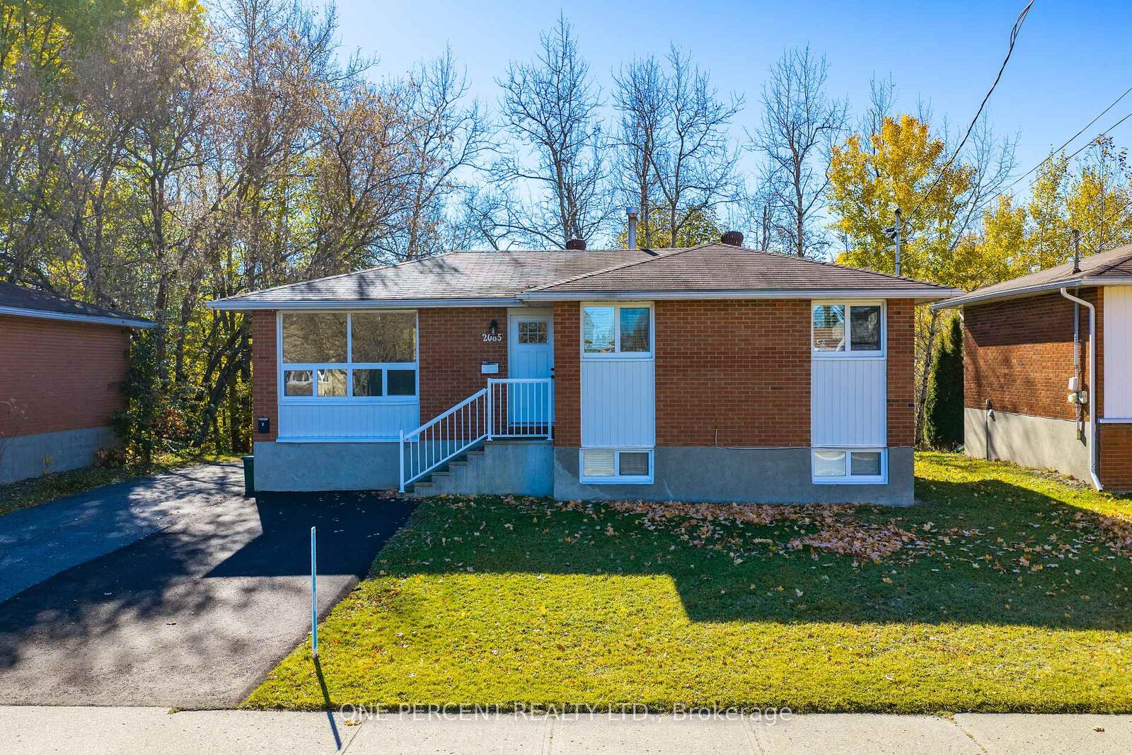 Property Photo:  2085 Madison Avenue  ON P3A 2P7 