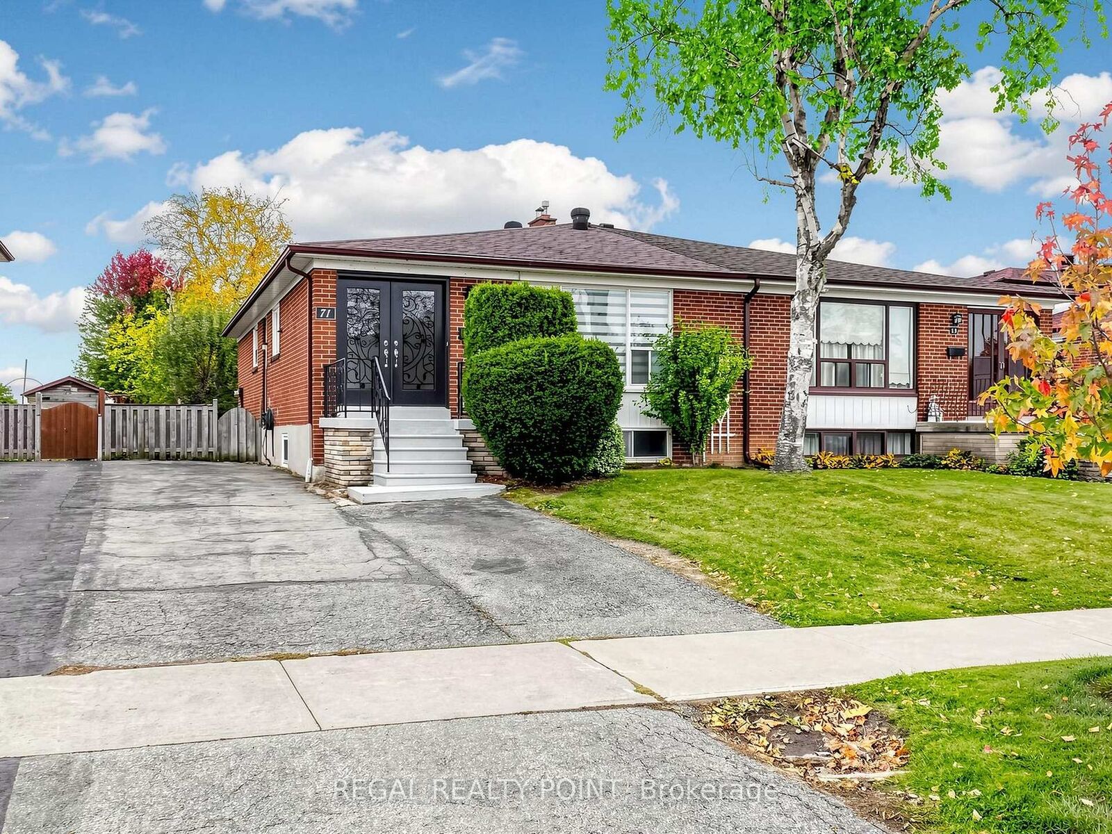 Property Photo:  71 Clydesdale Drive  ON M2J 3N3 