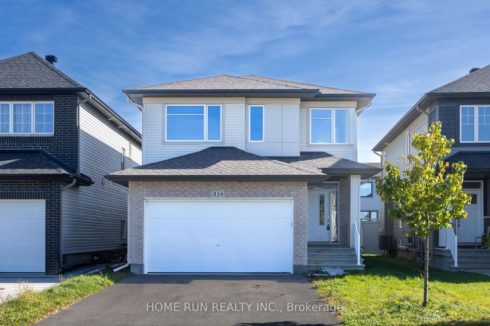Property Photo: 834 Paseana Place ON K2V 0P6
