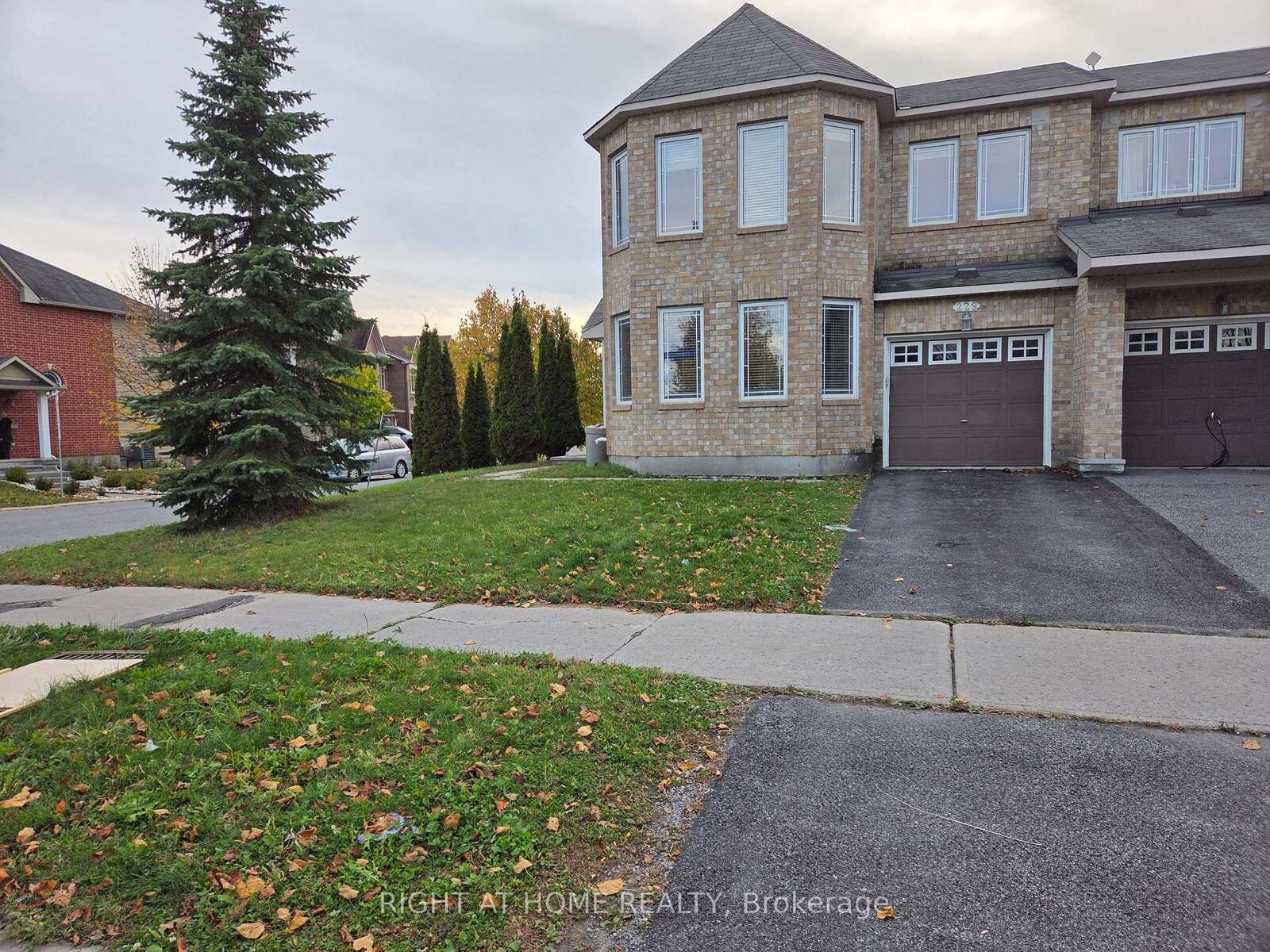 Property Photo:  229 Leamington Way  ON K2J 3T6 