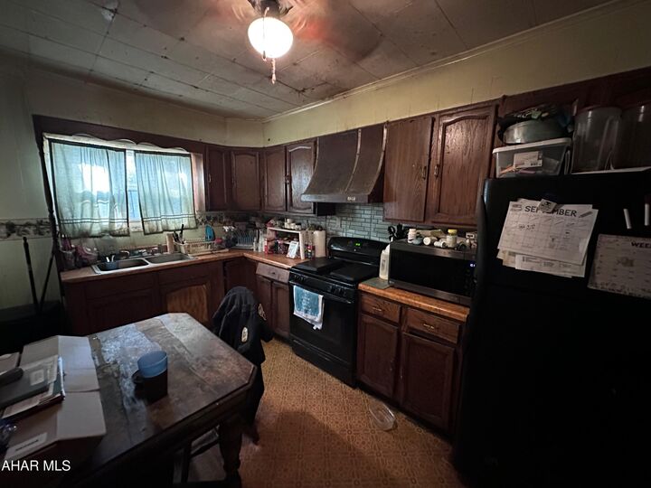 Property Photo:  1613 17th Avenue  PA 16601 