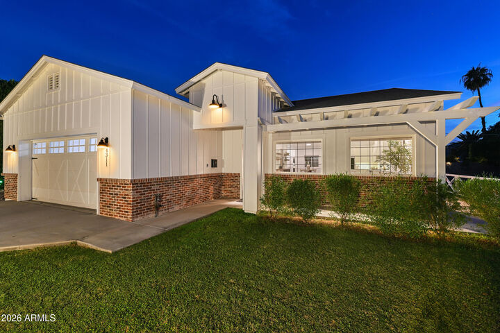 Property Photo: 4311 E Earll Drive AZ 85018