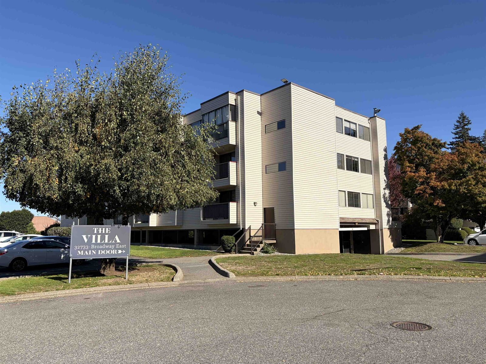 Property Photo: 32733 Broadway East Street 307 BC V2T 4M9