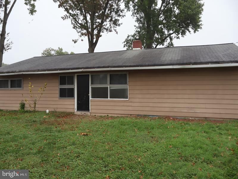 Property Photo:  29 Tall Pine Lane  PA 19054 