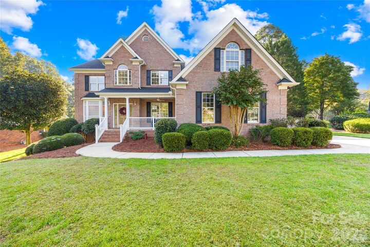 Property Photo:  1410 Pine Needle Lane  NC 28115 