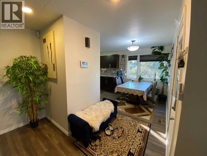Property Photo:  535 2A Avenue West  AB T1R 0B1 