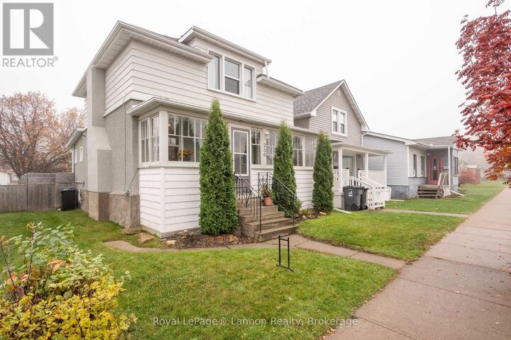 Property Photo: 250 Brock Street West ON P7E 4J3