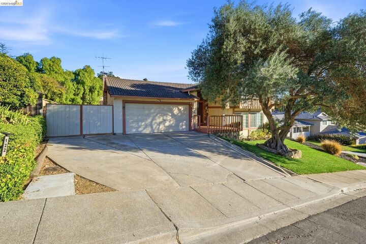 Property Photo:  122 Stratford St  CA 94591 