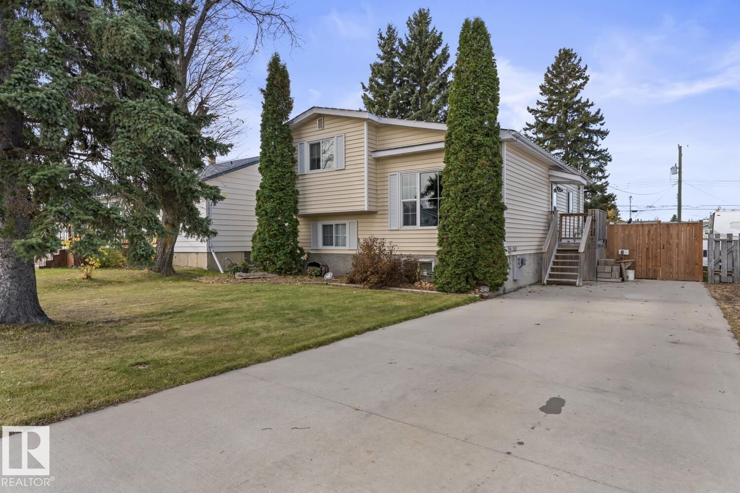 Property Photo:  1211 10 Street  AB T9M 1J6 