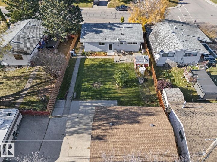 Property Photo:  5019 45 Street  AB T9M 1Z2 