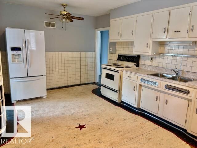 Property Photo:  5042 49 Avenue  AB T9C 1L9 