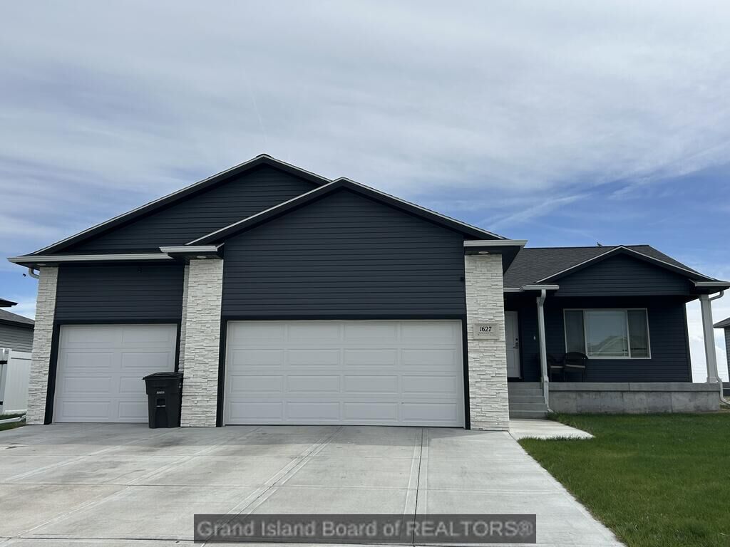 Property Photo:  1627 Stonewood Ave  NE 68803 