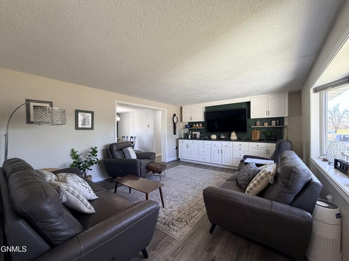 Property Photo:  304 7th Avenue NW  ND 58545 