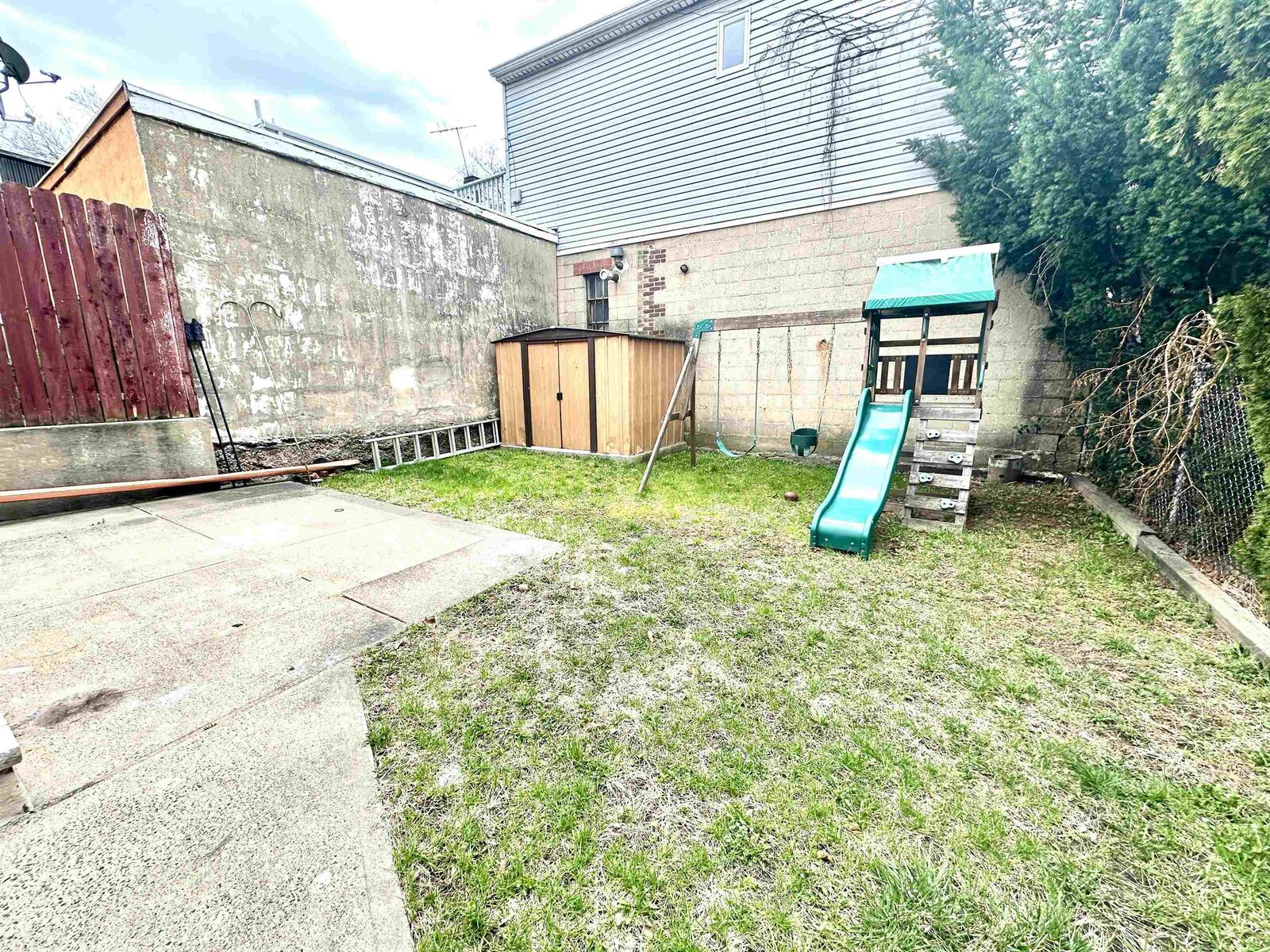 Property Photo:  247 Clendenny Ave 1  NJ 07304 