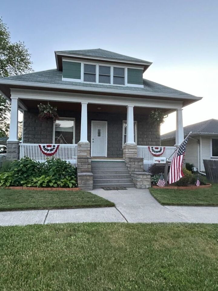 Property Photo:  1404 S Warner Street  MI 48706 